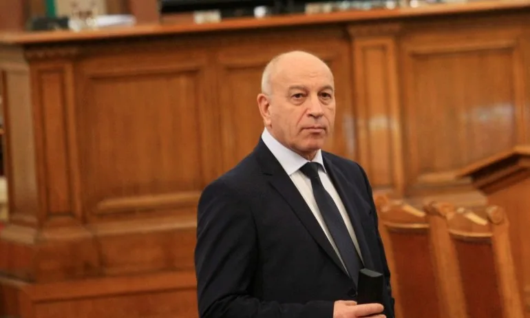 Емил Христов: На КСНС имаше странни съвпадения между предложенията на Радев и Нинова - Tribune.bg