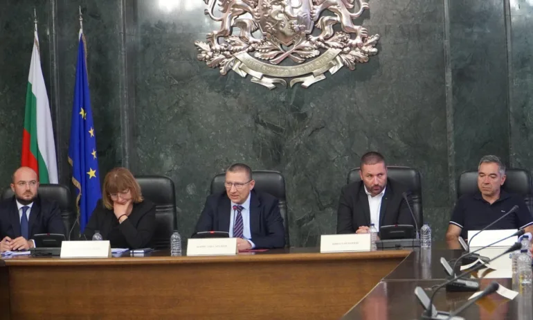 След среща с институциите: Родители на загинали на пътя искат спешни законови мерки - Tribune.bg