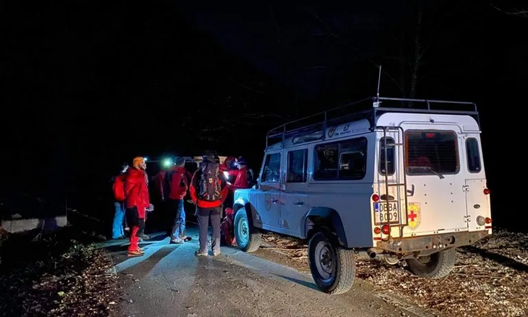 Подновиха акцията по сваляне на тялото на туриста, който загина в Стара планина - Tribune.bg