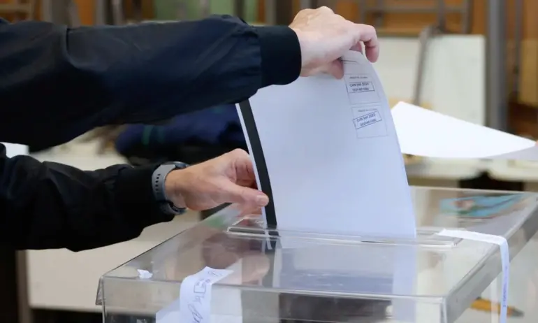 В Общинска избирателна комисия Асеновград е постъпил сигнал в 12:55