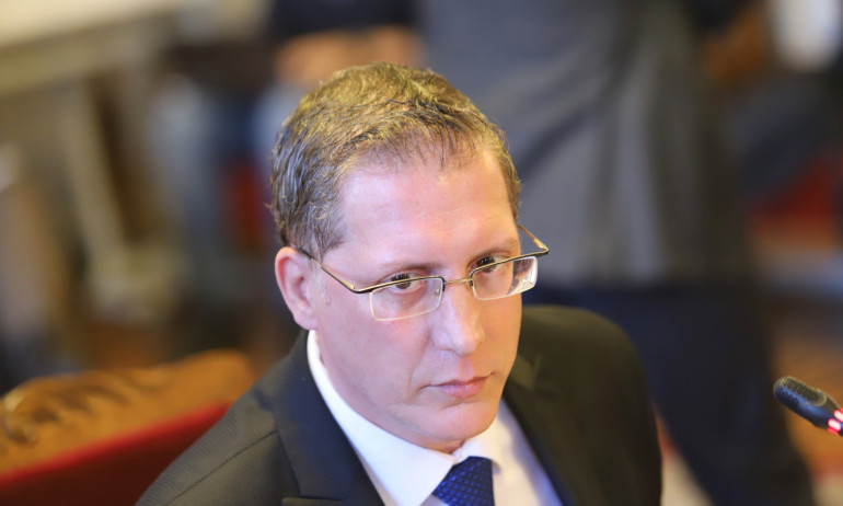 ПП с алтернативно тълкуване на Конституцията: Радев трябвало да ги покани, когато им е удобно - Tribune.bg