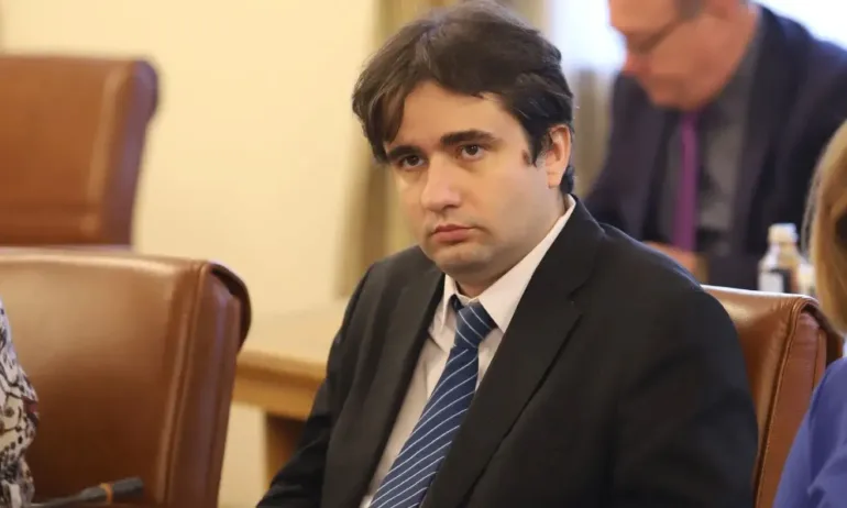 Божанов: ДБ няма проблем да гласува в синхрон с ГЕРБ по общи теми - Tribune.bg