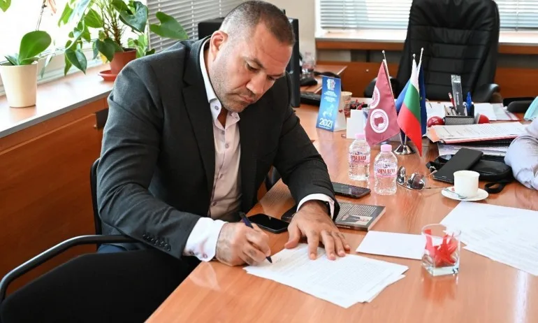 Кубрат Пулев записа магистратура Политика и бизнес в УНСС - Tribune.bg