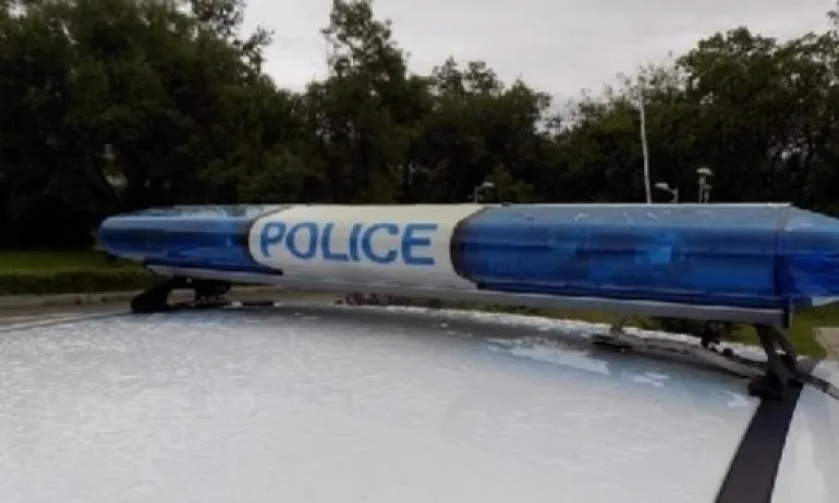 Кола се вряза в търговски център в София, има пострадали - Tribune.bg