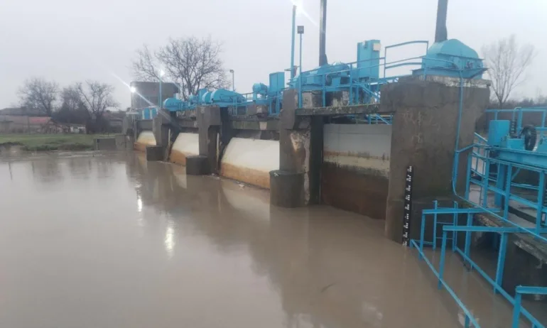 Задействаха BG Alert в Гълъбово заради обилните валежи - Tribune.bg