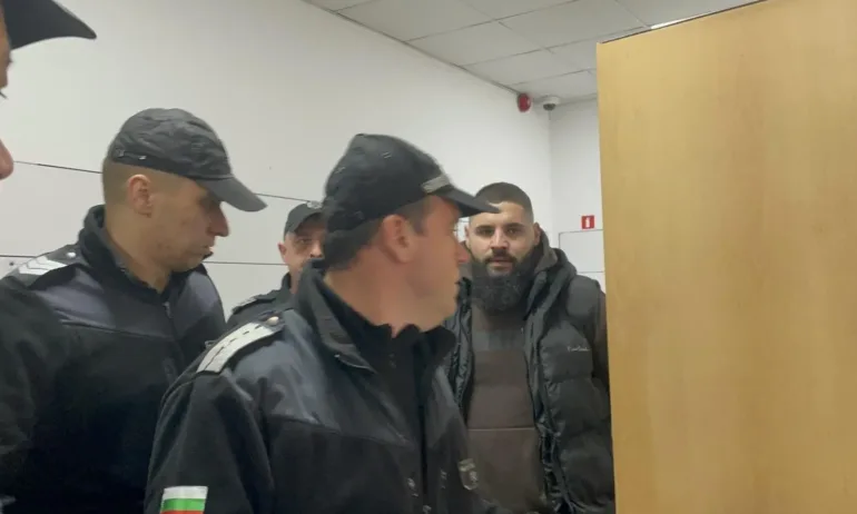 Обвиняемият по делото Дебора поиска отвод на съдебния състав - Tribune.bg