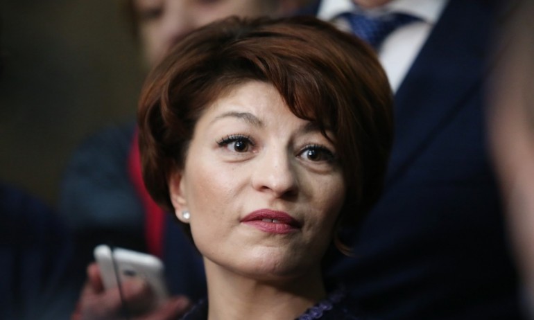 Десислава Атанасова: Правителството няма единодействие спрямо случващото се в Украйна - Tribune.bg