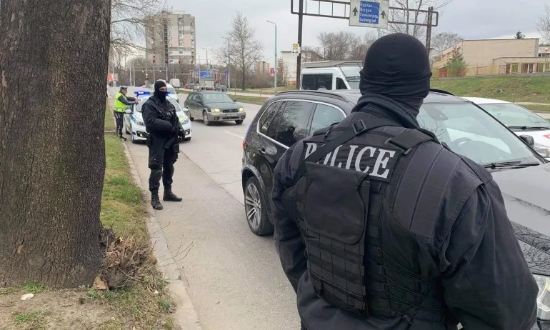 Терористична заплаха: Над 15 задържани в Бургас - Tribune.bg