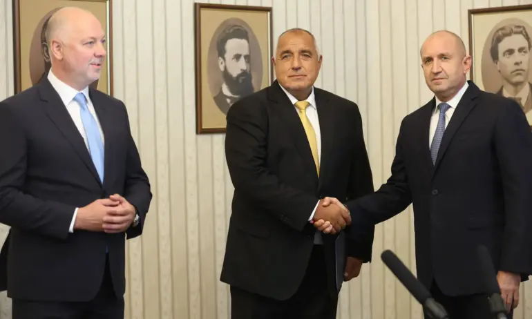 Радев подписа указа, НС трябва да насрочи заседание за гласуване на кабинета - Tribune.bg