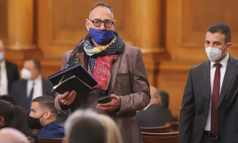 Любен Дилов-син: 45-ият парламент задмина по резил националния отбор по футбол - Tribune.bg