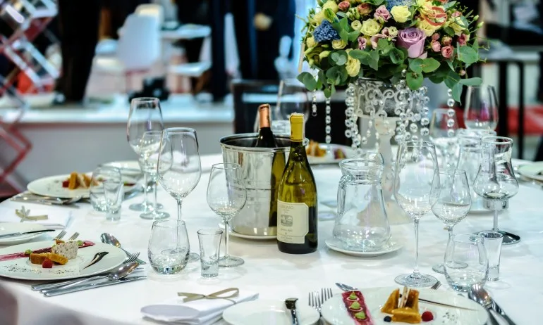 Почти 70% от българите ще посрещнат Новата година у дома - Tribune.bg