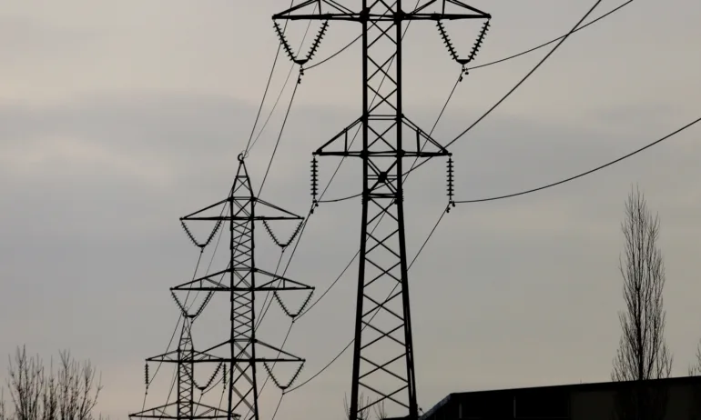 Косово с режим на тока от днес - Tribune.bg