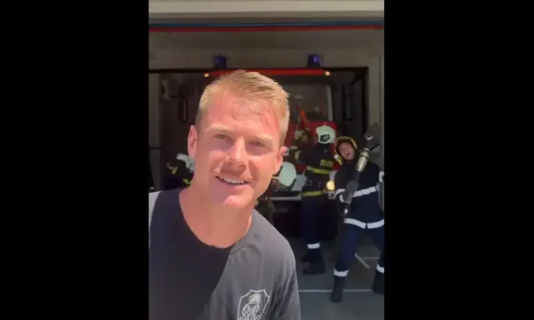 Танцуващи пожарникари от Казанлък взривиха мрежата (ВИДЕО) - Tribune.bg