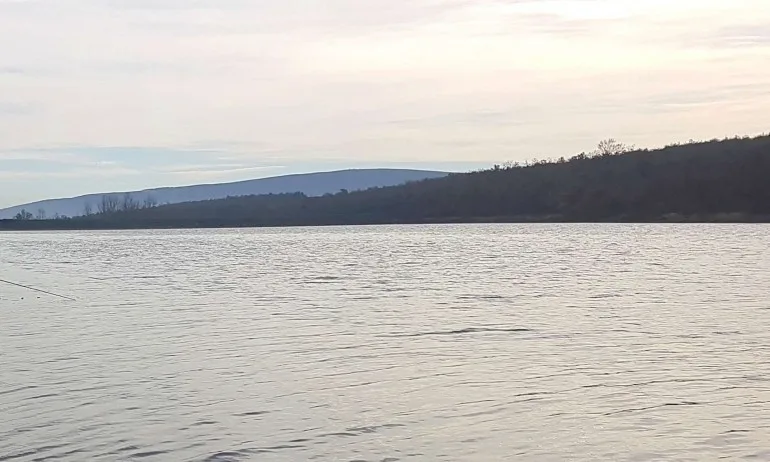 Пловдивски пожарникари спасиха две момченца от водите на р. Въча - Tribune.bg