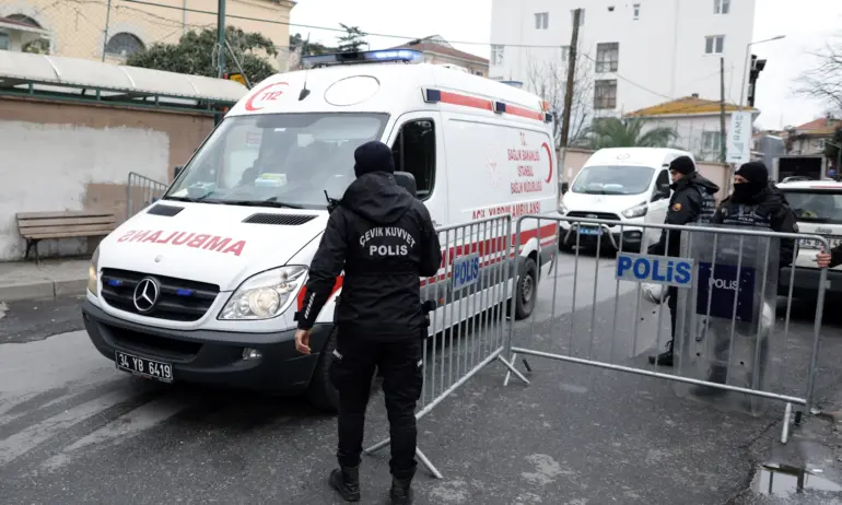 Нападение в католическа църква в Истанбул. Има жертва, нападателите са избягали (ВИДЕА) - Tribune.bg