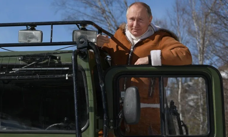 Путин си почива на машина с висока проходимост в Сибир (СНИМКИ И ВИДЕО) - Tribune.bg
