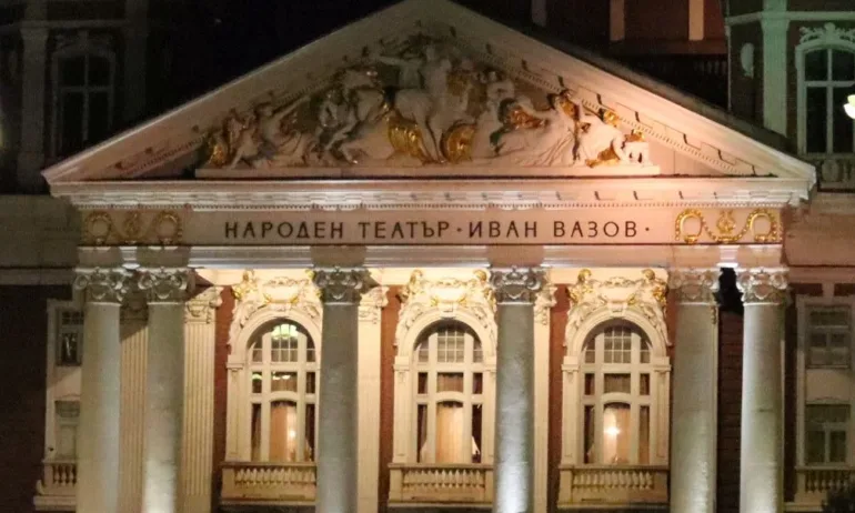 Трупата на Народния театър не протестира, защитава си директора - Tribune.bg