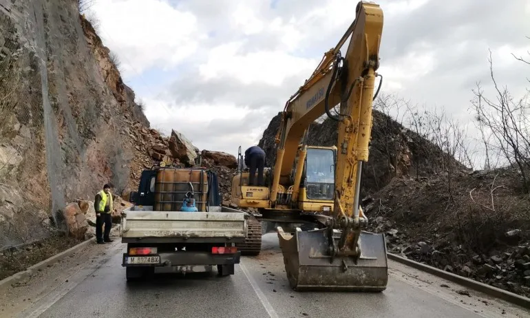 Пропадана част от пътя Рударци – Кладница - Tribune.bg