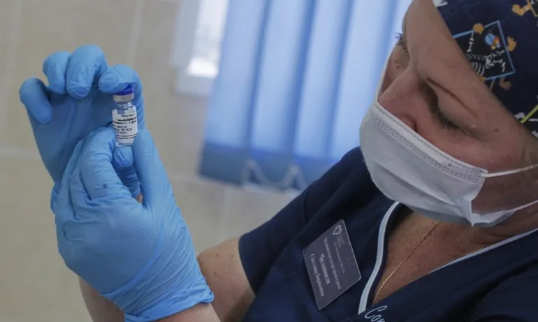 Москва твърди, че руската ваксина срещу COVID-19 е с ефикасност 92% - Tribune.bg