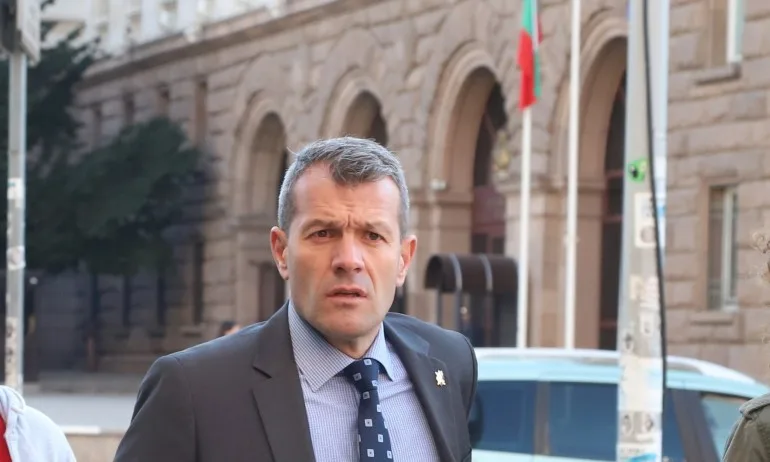 Задържаха Боян Расате - Tribune.bg