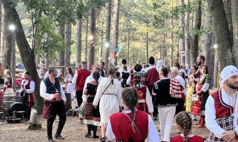 Фестивалът в Жеравна – българските традиции събира стотици и тази година - Tribune.bg