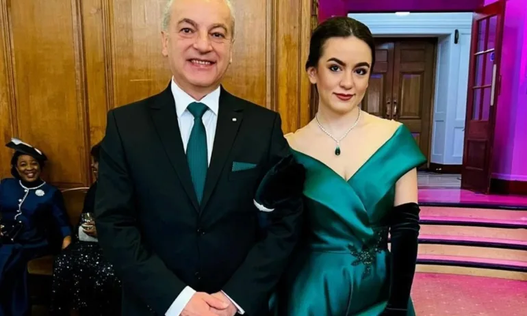 Дама на Гълъб Донев на коронацията на крал Чарлз III e била дъщеря му Габриела - Tribune.bg