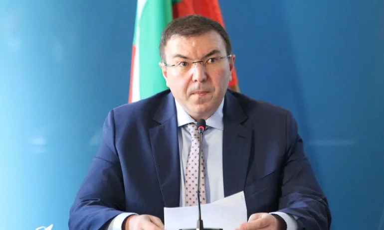 Министър Ангелов: За две седмици напред няма да променяме мерките - Tribune.bg