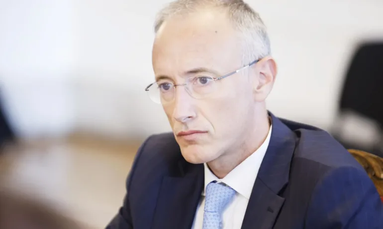 МОН свиква извънредно съвещание за сигурността в училищата - Tribune.bg