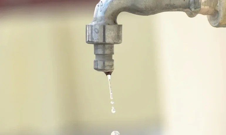 Останалите без вода за празника жители на Омуртаг блокират пътя София-Варна - Tribune.bg