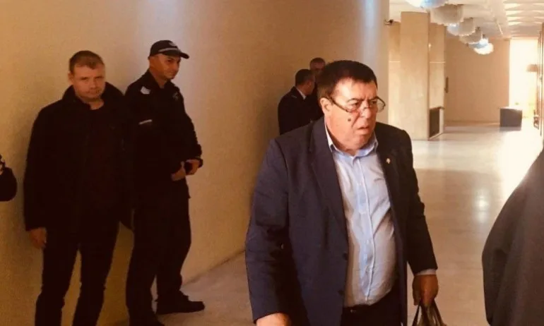 Пуснаха Бенчо Бенчев да се лекува в чужбина - Tribune.bg