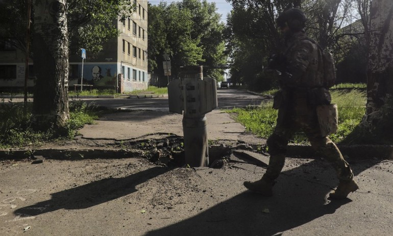 Няколко взрива избухнаха в украинската столица Киев рано днес, съобщи