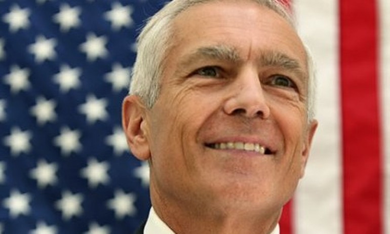 Ген. Уесли Кларк: Байдън трябва да обяви Владимир Путин за военнопрестъпник - Tribune.bg