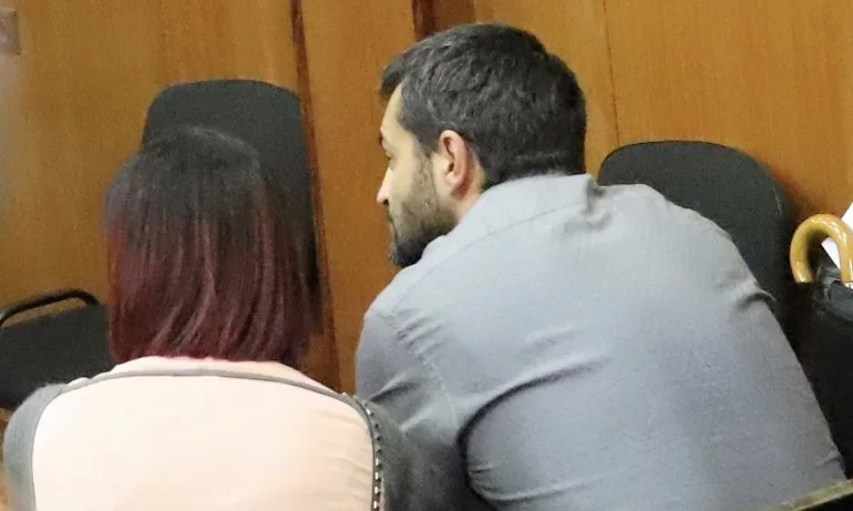 Божков-младши извадил експресен международен паспорт - Tribune.bg