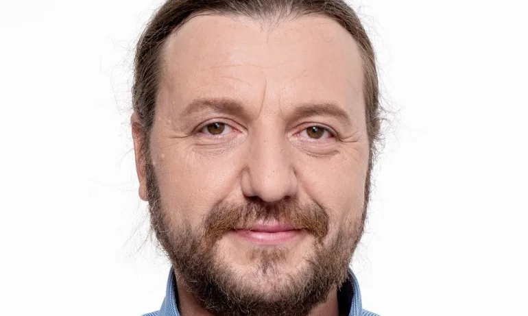 Кмет на ДБ предлага да се върне името Юрий Гагарин на 138-о училище в София - Tribune.bg