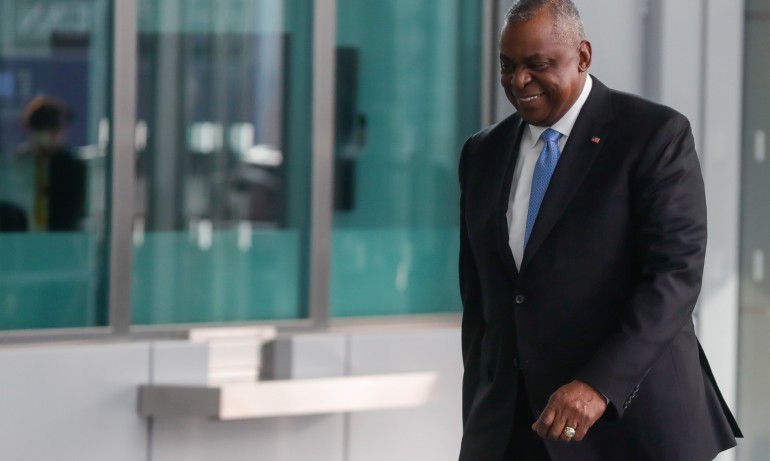 Файненшъл таймс: Лойд Остин ще убеждава България и Словакия да изпратят на Украйна ракети С-300 - Tribune.bg