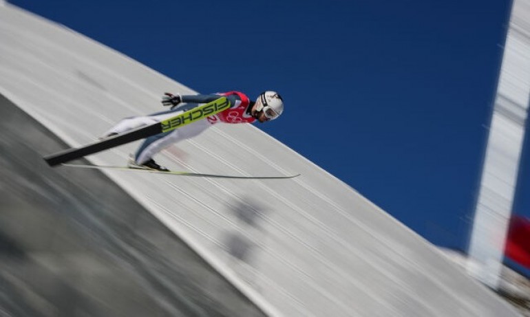 Най-добрият български ски-скачач Владимир Зографски се класира за финалите на