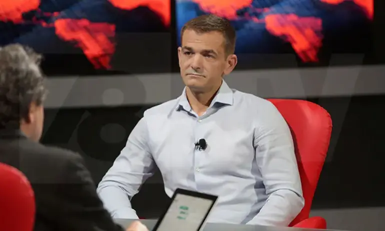 Най-лошото е, че покрай групитата, които сляпо приемат Василев за някакво финансово гуру, го отнасяме и останалите - Tribune.bg