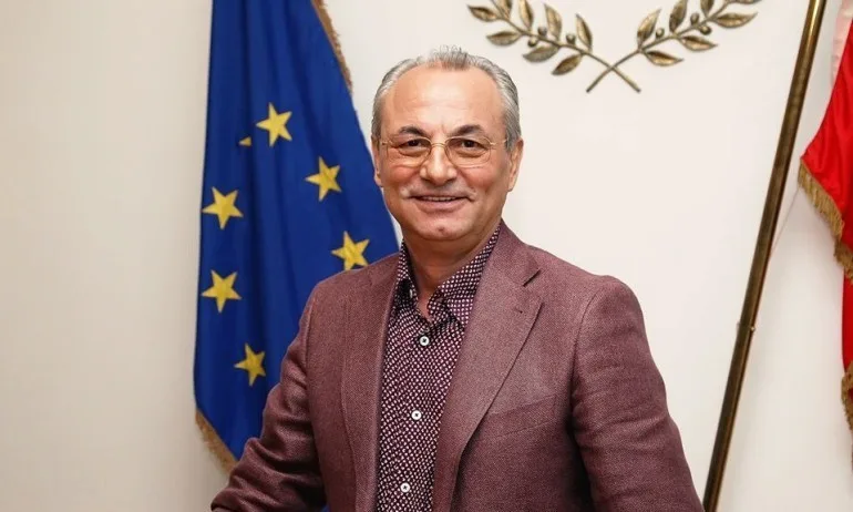 Ахмед Доган става на 66 години - Tribune.bg