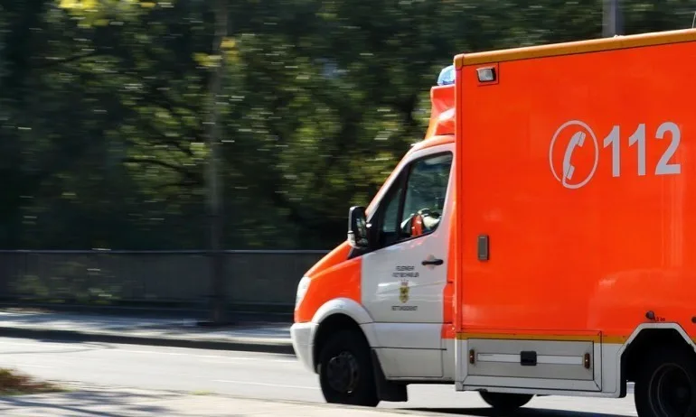 Малко дете е в тежко състояние след падане от балкон - Tribune.bg