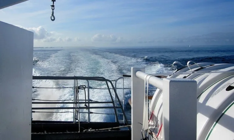 Фериботът Андрос Джет от Цикладите в Егейско море ще спасява хората на остров Самотраки - Tribune.bg
