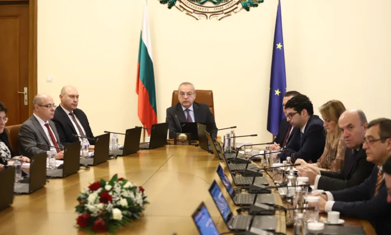 Гълъб Донев емоционално на последното заседание: Държавата не е за частно ползване, а на хората - Tribune.bg