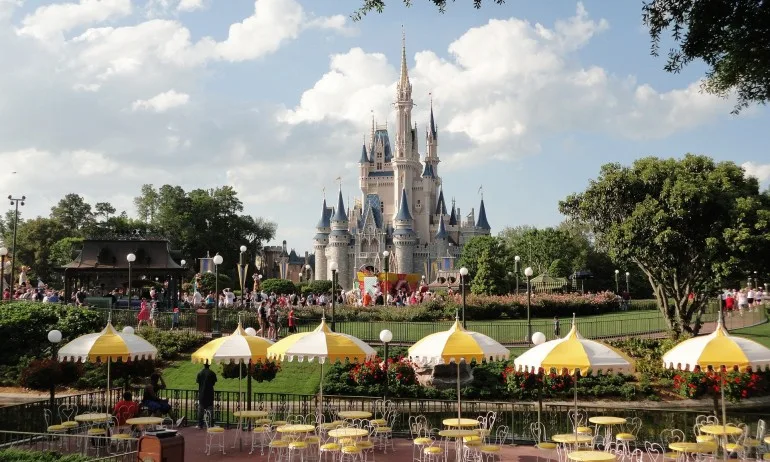Дисниленд Париж става място за ваксиниране срещу COVID-19 - Tribune.bg