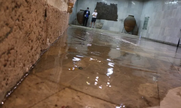 Наводнени улици, подлези и имоти от снощния порой в столицата - Tribune.bg