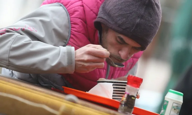 Осигурени са средства за продължаването на програмата за топъл обяд за най-нуждаещите се през 2021 година - Tribune.bg