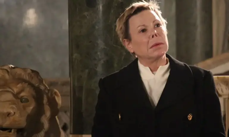 Според свидетел: Тъпчеха Калина Сакскобургготска с кисело мляко, беше боса и неадекватна - Tribune.bg