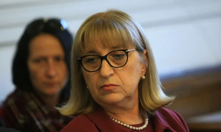 Цачева: Още в четвъртък бях готова с оставката, но изчаках Борисов - Tribune.bg