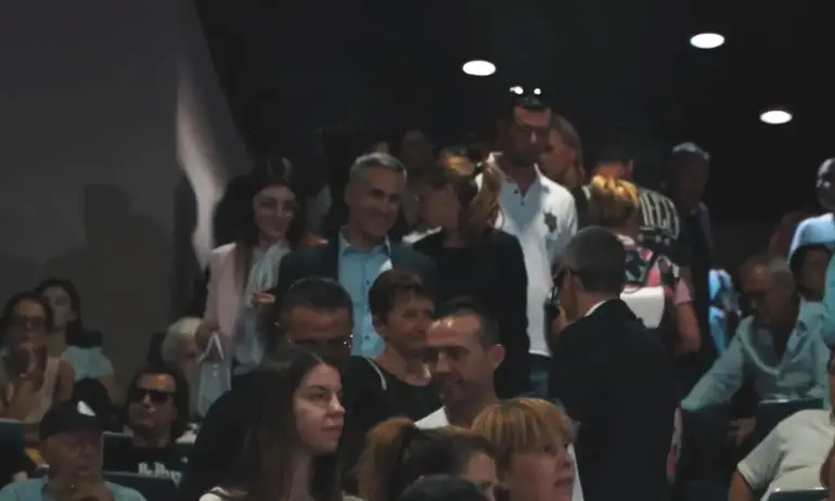 Надпартиен ли? Подуправителят на БНБ Гюров на партийно събитие на Промяната - Tribune.bg