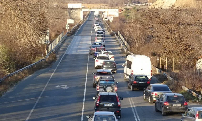 Около 70 хил. автомобила са излезли от София, преди да бъде затворена - Tribune.bg