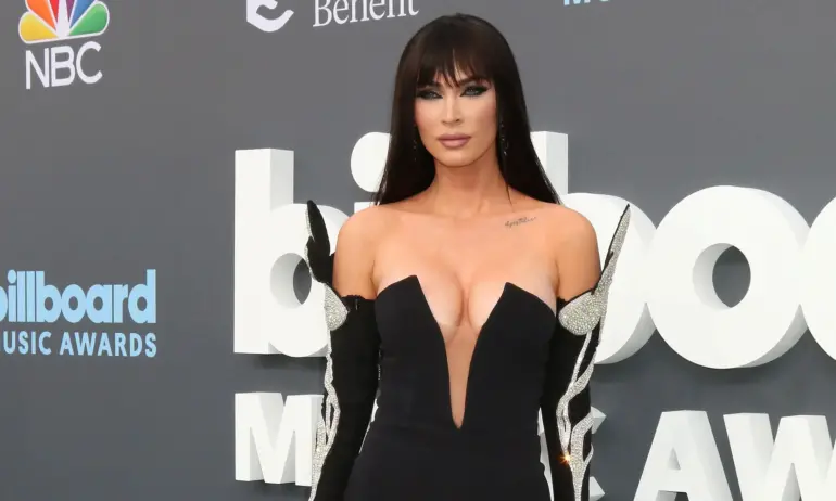 Хубавите момичета са отровни - Меган Фокс издаде стихосбирка - Tribune.bg