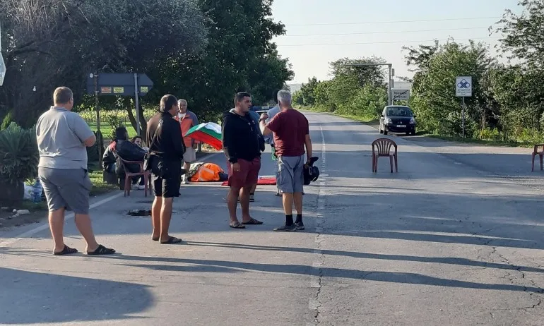 Блокиращите пътя край Крушаре – щатни протестиращи от бургаските шофьорски групи? - Tribune.bg